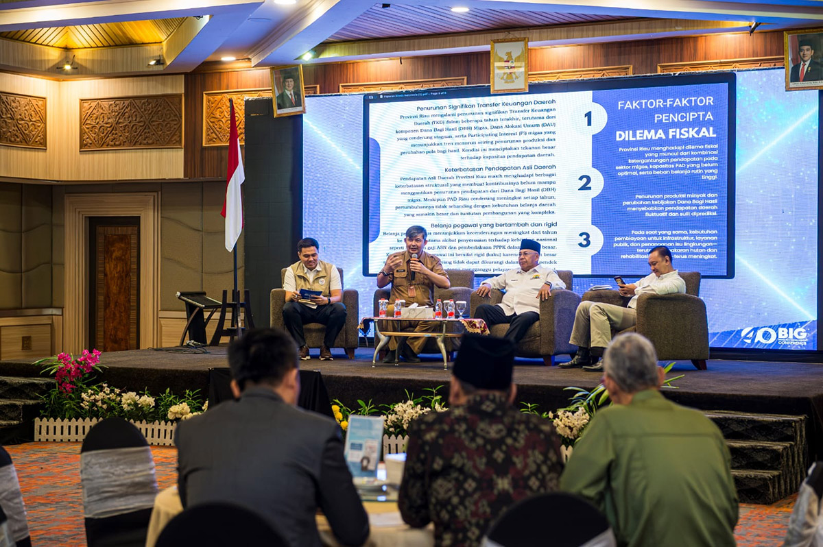 Suasana diskusi bertema &ldquo;Fiskal Riau dalam Forum Bisnis Indonesia Economic Outlook 2026&rdquo;  di Pekanbaru, Senin (8/12/2025)