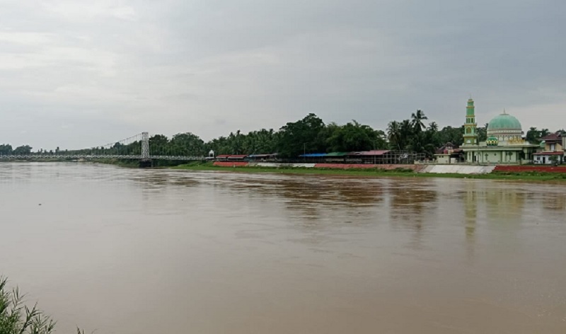 Kondisi debit air Sungai Kuantan dari Tepian Narosa Telukkuantan, Selasa (9/12/2025).