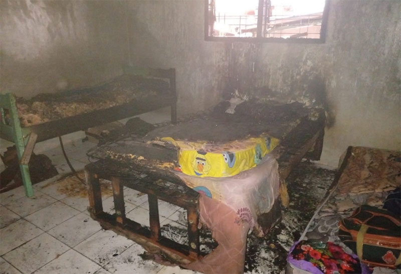 Kebakaran rumah bulatan yang digunakan sebagai Panti Jompo Cahaya Kehidupan, berlokasi di Jalan Durian, Kelurahan Labuh Baru Timur, Kecamatan Payung Sekaki, Rabu (10/12/2025).