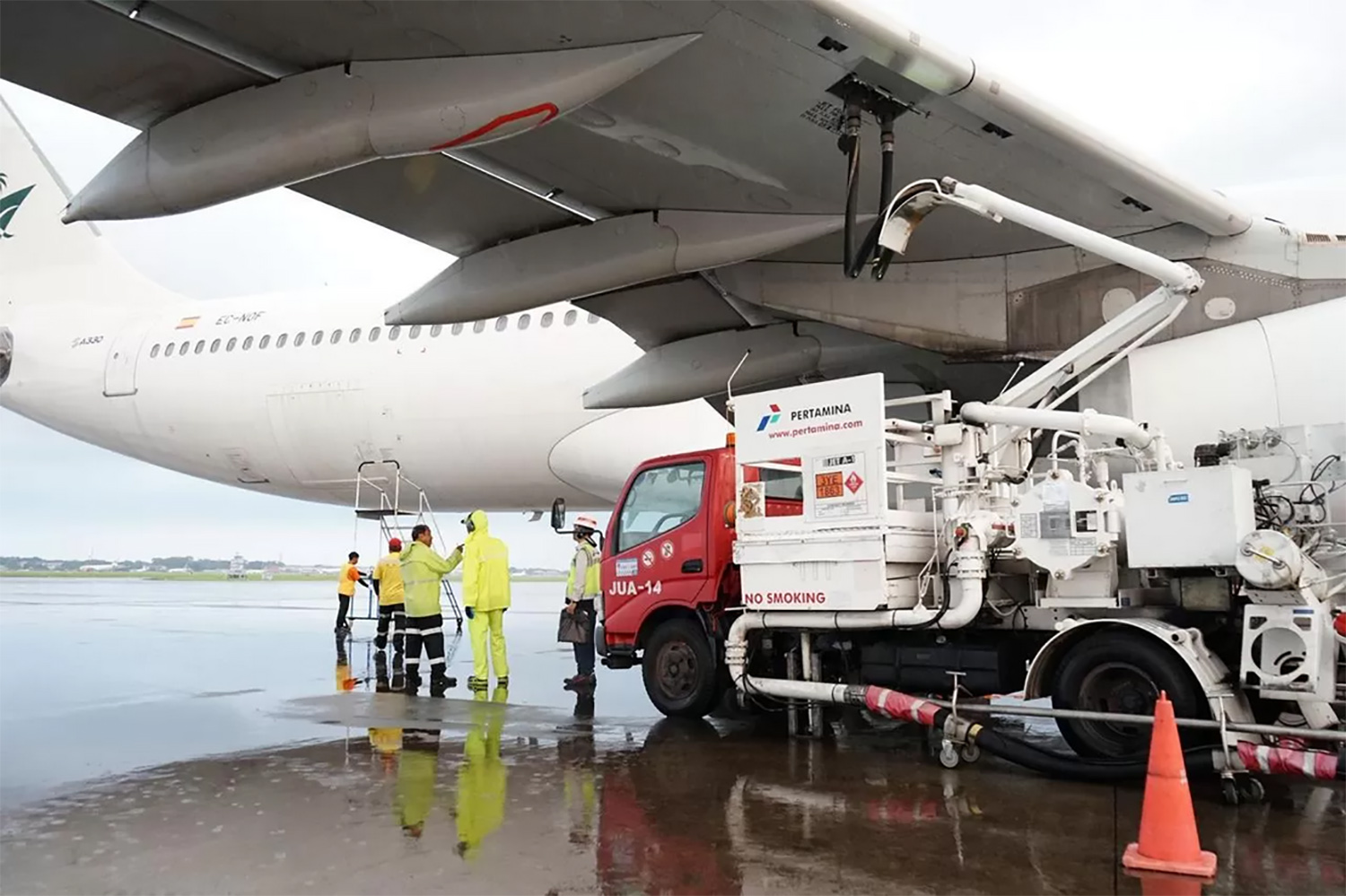 Pertamina Patra Niaga memastikan pasokan avtur di 13 bandara wilayah Jatimbalinus, cukup untuk memenuhi mobilitas penerbangan selama libur panjang Nataru 2025/2026.