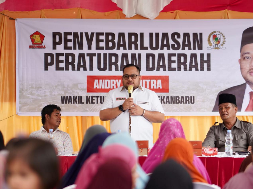 Wakil Ketua DPRD Kota Pekanbaru Andry Saputra melaksanakan penyebarluasan Perda di kawasam Limbungan Baru, Rumbai pada Jumat (28/11/2025).