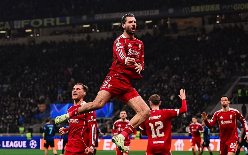 Dominik Szoboszlai melakukan selebrasi usai mengeksekusi tendangan penalti di menit ke-88 saat mengalahkan Inter Milan 1-0 di Liga Champions..