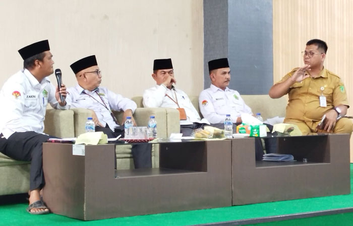 Wakil Koordinator Bidang Perlombaan, Zakifri menyampaikan masukan pada saat pembahasan persiapan terkait perlombaan MTQ, di Bagansiapiapi.