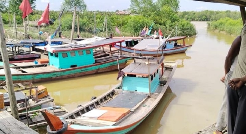 Sejumlah boat sandar di suak, Kuala Bagansiapiapi, baru-baru ini.