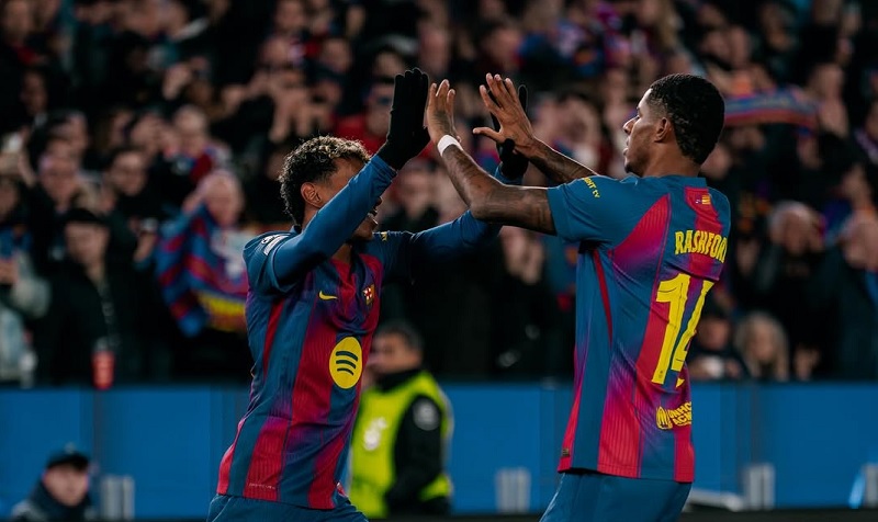 Marcus Rashford (kanan) memberi kontribusi positif saat masuk dari bangku cadangan saat Barcelona meng 2-1 atas Eintracht Frankfurt dalam laga Liga Champions di Camp Nou.