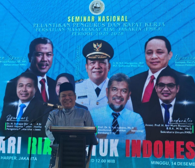 Pelaksana Tugas (Plt) Gubernur Riau Ir H SF Hariyanto saat memberikan sambutan pada Seminar Nasional sekaligus pelantikan pengurus Persatuan Masyarakat Riau Jakarta (PMRJ) masa bakti 2025&ndash;2028.