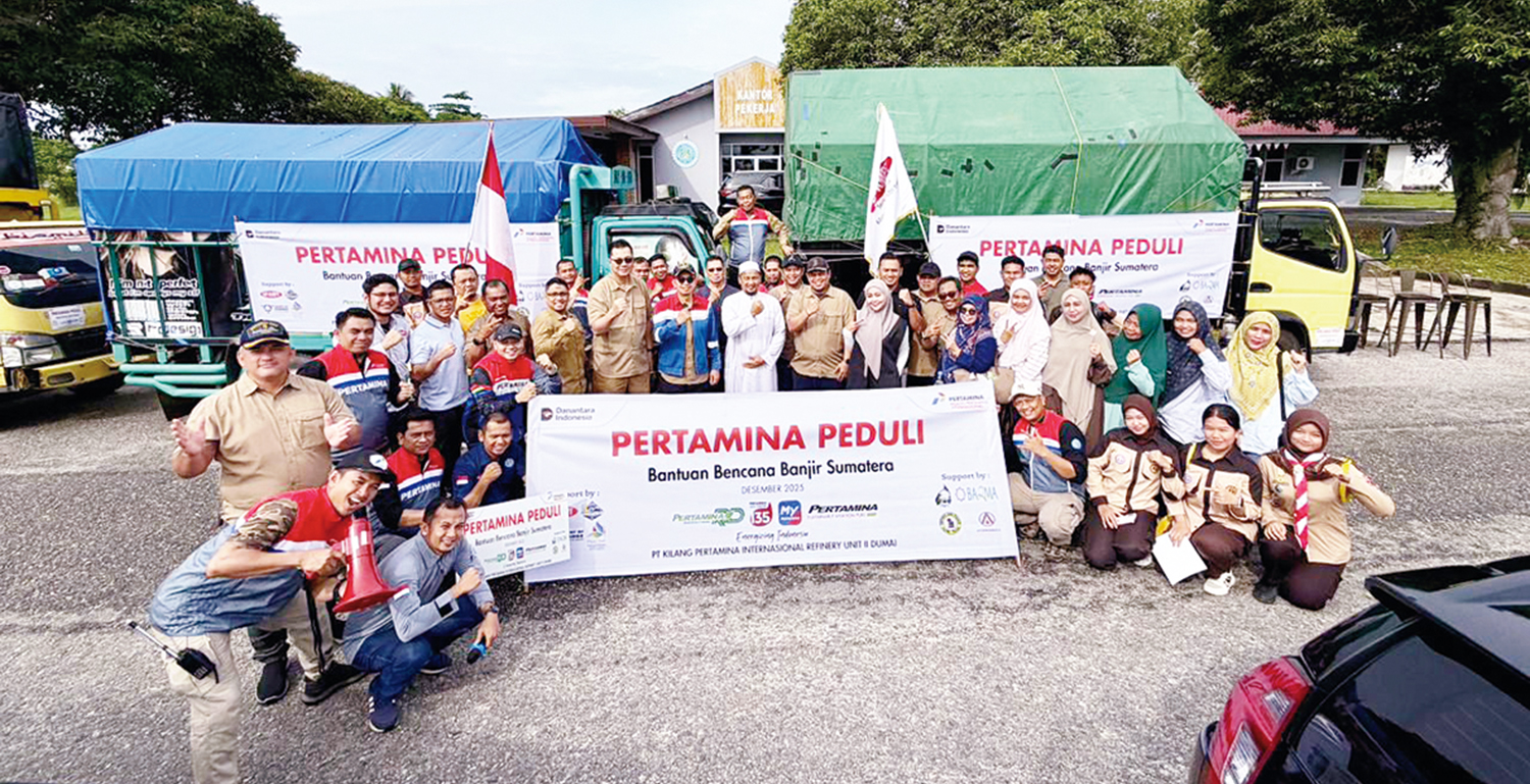 Tim Relawan Kilang Pertamina Dumai foto bersama sebelum berangkat menuju daerah Palembayan, Sumatera Barat untuk menjalani misi kemanusiaan,  Ahad  (14/12/2025).