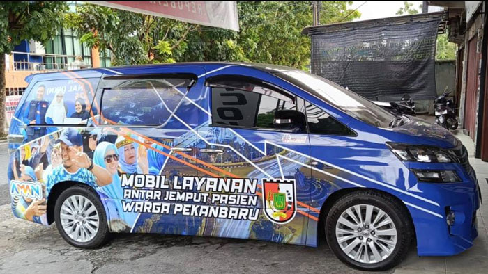 Mobil Dinas Alphard Wako Pekanbaru Agung Nugroho disulap jadi mobil antar jemput pasien rawat jalan. 