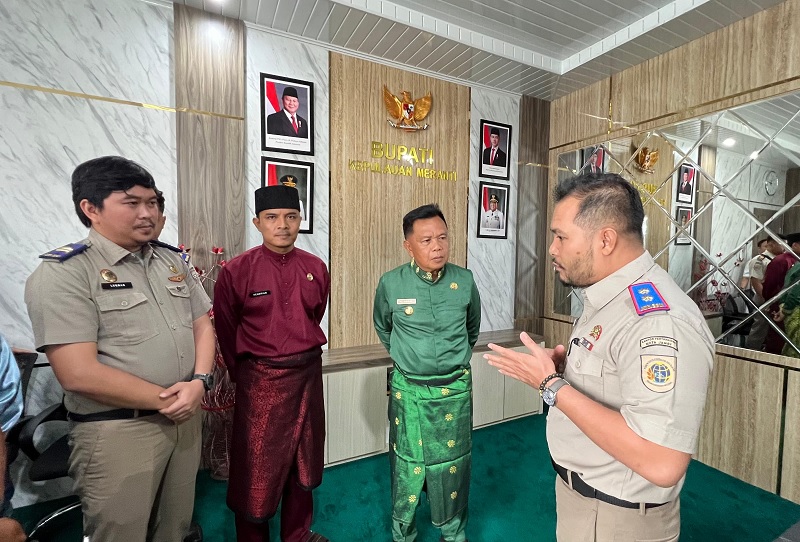 Perwakilan ATR/BPN ketika bertemu Bupati Kepulauan Meranti AKBP (Purn) H Asmar selaku kepala daerah dan pengelola Barang Milik Daerah (BMD), Selasa (16/12/2025).