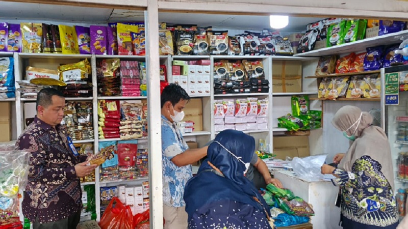BBPOM di Pekanbaru melakukan pengawasan pangan jelang Nataru di Pasar di Pasar Bawah Pekanbaru, Rabu (17/12/2025) pagi.