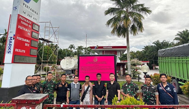 Jaksa Penyidik Kejati Riau melakukan penyitaan SPBU di Jalan Raya Petapahan, Desa Kota Garo, Kecamatan Tapung Hilir, Kabupaten Kampar pada Jumat (12/12/2025) lalu.