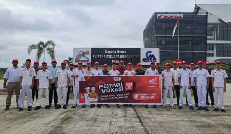 Peserta Festival Vokasi Satu Hati Tingkat Regional Riau yang digelar PT Capella Dinamik Nusantara Riau pada tanggal 15&ndash;16 Desember 2025 lalu di Safety Riding dan Training Center Capella Honda.