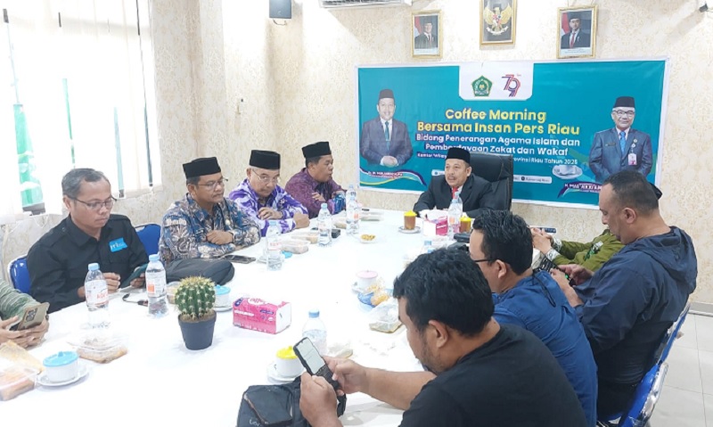 Kepala Kanwil Kemenag Riau Dr H Muliardi MPd saat menjelaskan bahwa pelaksanaan Natal dan Tahun Baru di Riau mengacu pada Surat Edaran Menteri Agama Nomor SE 7 Tahun 2025.