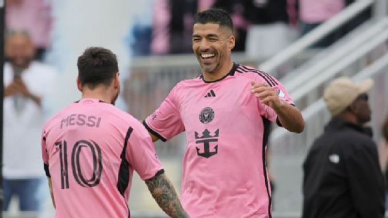 Luis Su&aacute;rez dan Lionel Messi akan kembali bermain bersama di Inter Miami hingga musim MLS 2026 .