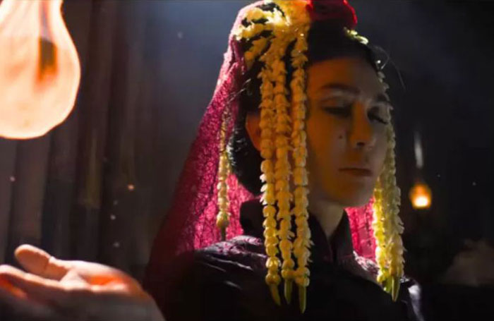 Luna Maya dalam film horor Suzzanna: Santet Dosa di Atas Dosa