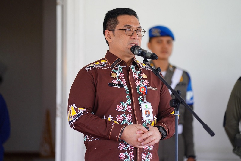 Sekdaprov Riau, Syahrial Abdi.