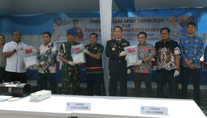 Pemusnahan dipimpin langsung Kepala BNNP Riau, Brigjen Pol Chris Reinhard Pusung, sebagai bagian dari upaya pemberantasan peredaran gelap narkotika di wilayah Riau