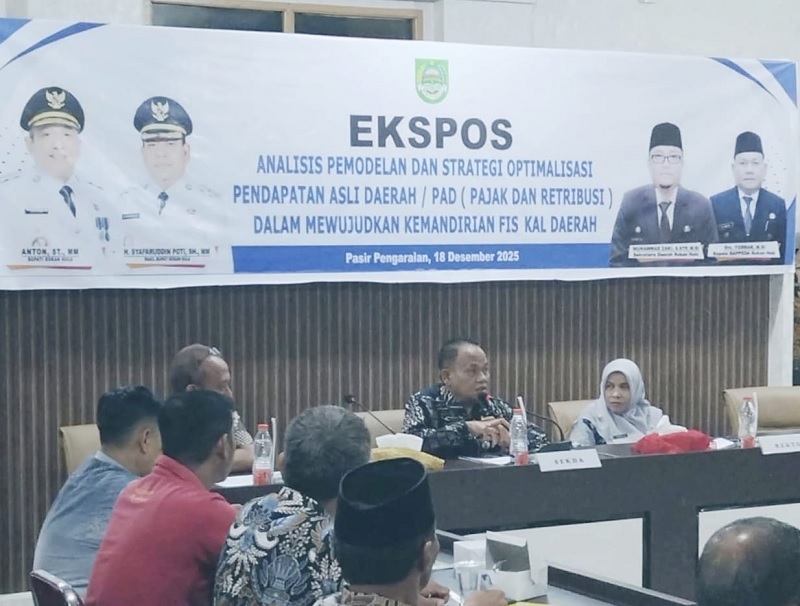 Kepala Bappeda Rohul Drs H Yusmar MSi berikan sambutan sekaligus membuka ekpose akhir pelaksanaan kajian analisis pemodelan dan strategi ptimalisasi PAD dalam mewujudkan kemandirian fiskal daerah.