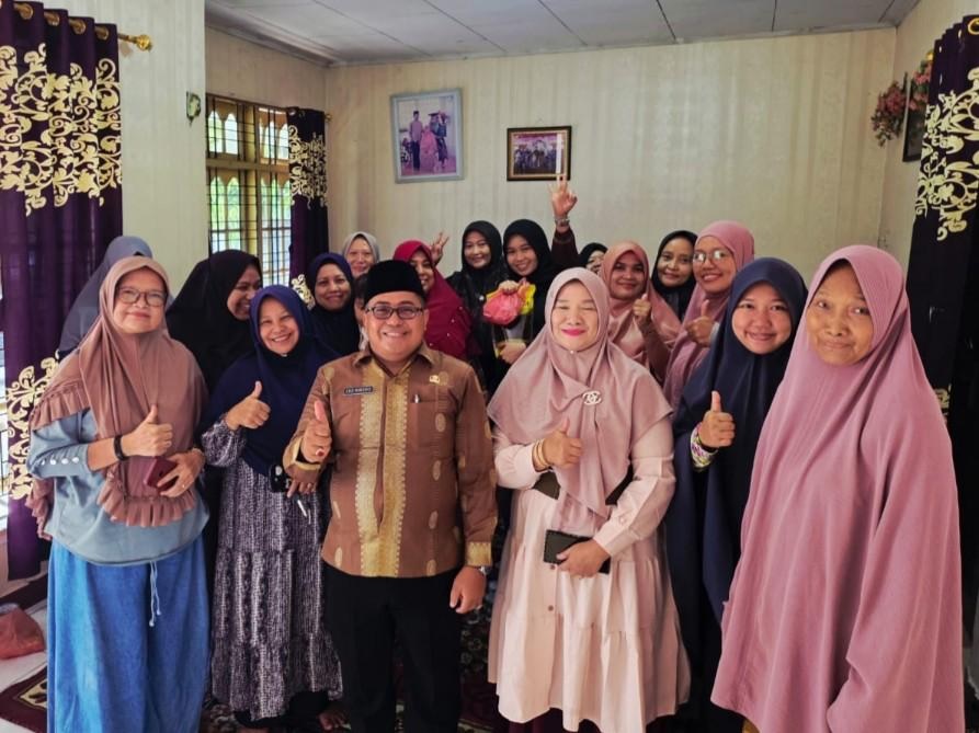 Forum RT/RW berharap perbedaan pandangan di DPRD tidak berdampak pada keterlambatan pemilihan serentak RT/RW yang dijadwalkan berlangsung Desember 2025 hingga Januari 2026.