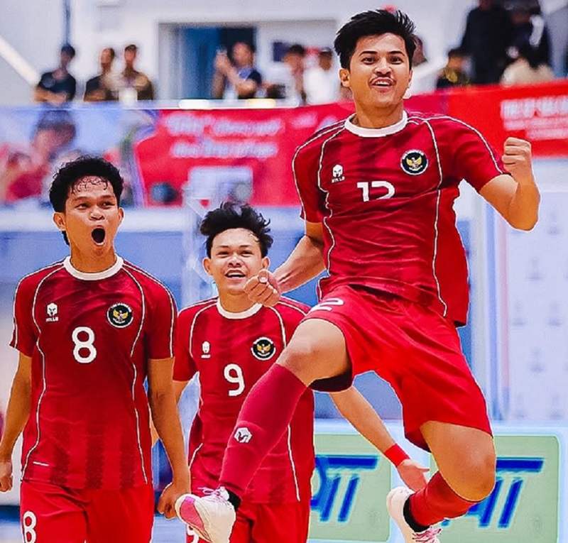 Timnas Futsal Indonesia sukses meraih medali emas SEA Games 2025 setelah menghajar tuan rumah Thailand 6-1.