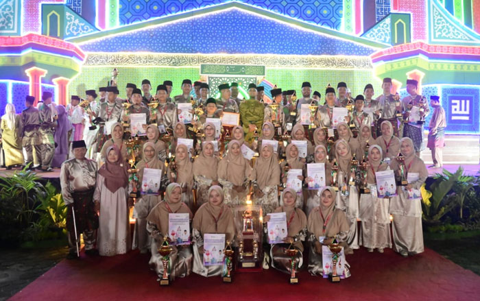 Kafilah Kecamatan Bengkalis kembali meraih juara umum pada helat MTQ ke 50 tingkat kabupaten Bengkalis yang digelar di halaman kantor Kecamatan Bandar Laksamana, Sabtu (20/12/2025) malam.