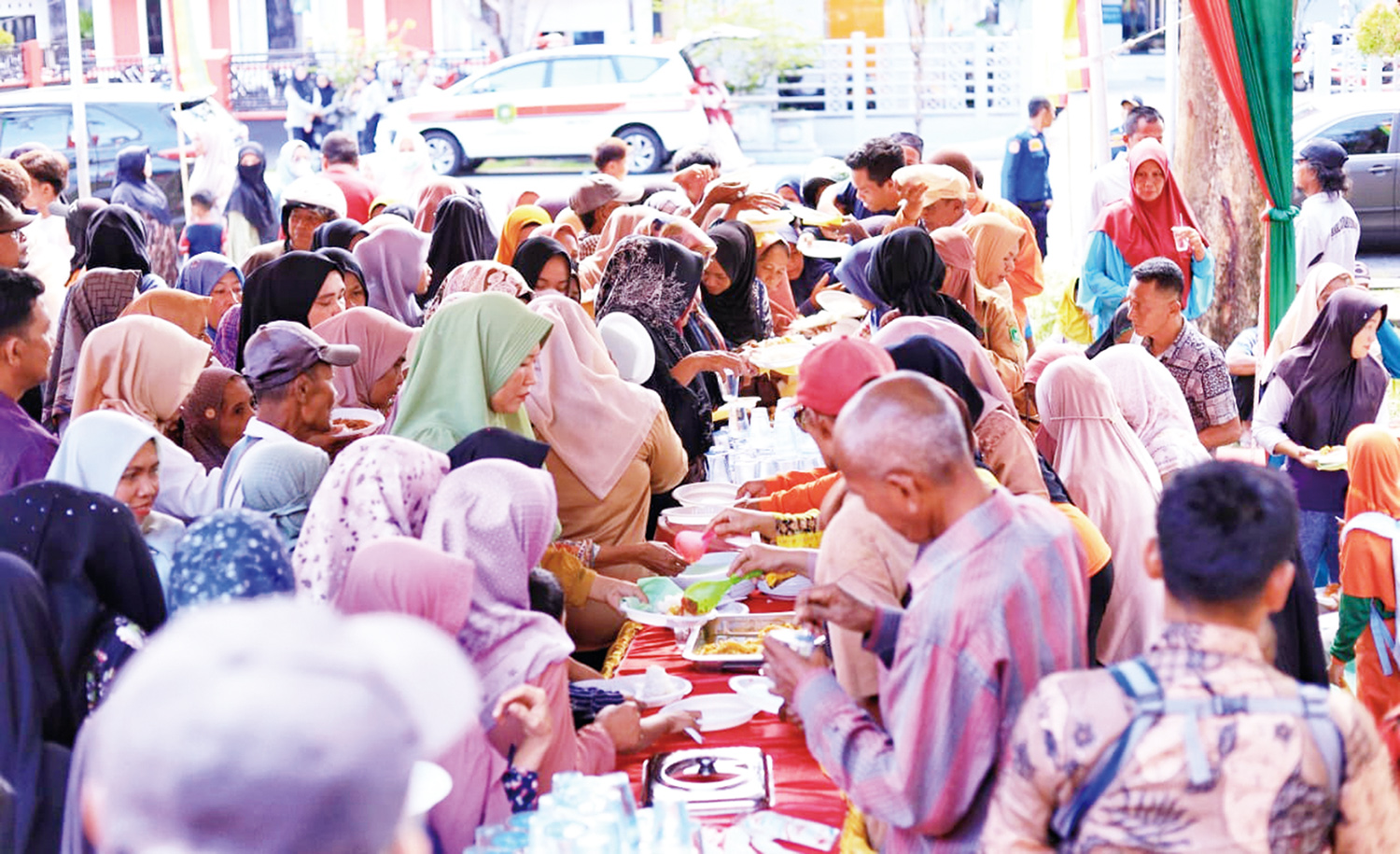 Acara Kenduri Sekampung menutup rangkaian peringatan Hari Jadi ke-17 Kabupaten Kepulauan Meranti di Taman Cikpuan, Selatpanjang, Sabtu (20/12/2025).