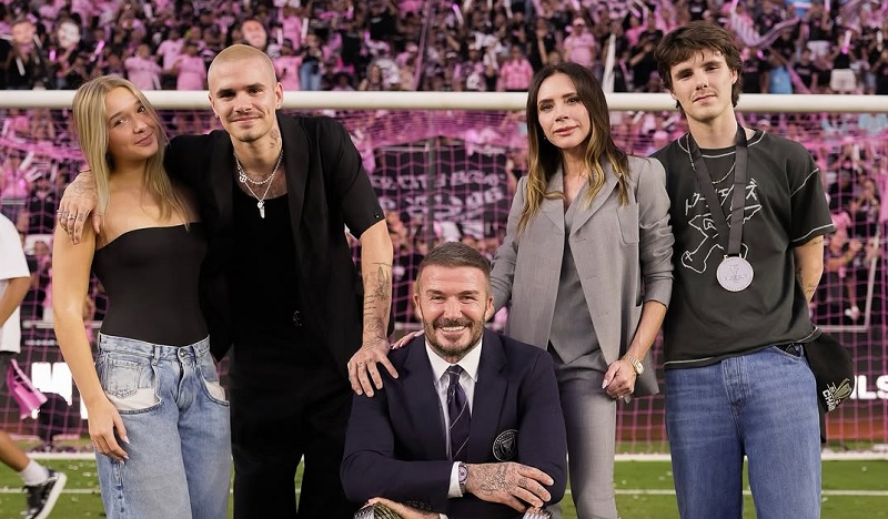 David Beckham  dan Victoria Beckham tidaklagi mengikuti ajkun instaragram putra sulung mereka Brooklyn Beckham.