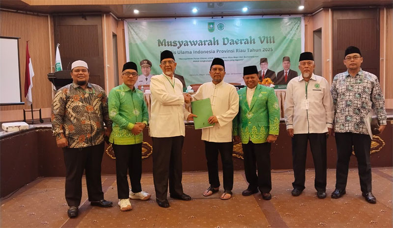Ketua MUI Riau terpilih Dr Saidul Amin bersama jajaran formatur usai Musda di Pekanbaru, Selasa (23/12/2025).