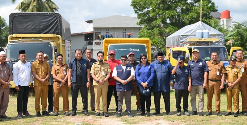 Partai NasDem Kabupaten Bengkalis mengirim bantuan sembako untuk korban bencana sumatera yang dilepas di Lapangan samping Kantor Desa Simpang Padang, Kecamatan Bathin Solapan, Selasa (23/12/2025).