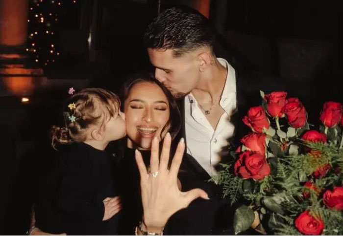 Momen Justin Hubner melamar Jennifer Coppen, terlihat putri Jennifer, Kamari Sky Wassink