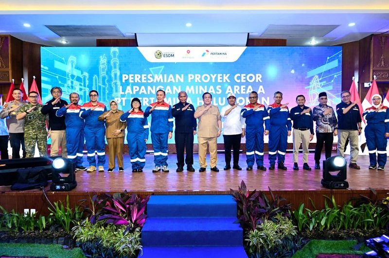 Kepala SKK SKK Migas Djoko Siswanto, Komut PT Pertamina (Persero) Mochamad Iriawan, Plt Gubri SF Haryanto, Wadir PT Pertamina Oki Muraza foto bersama komisaris PHR dan forkopimda foto bersama.