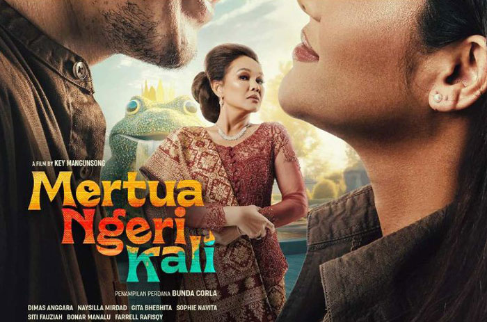 Poster Mertua Ngeri Kali yang merupakan film debut Bunda Corla.