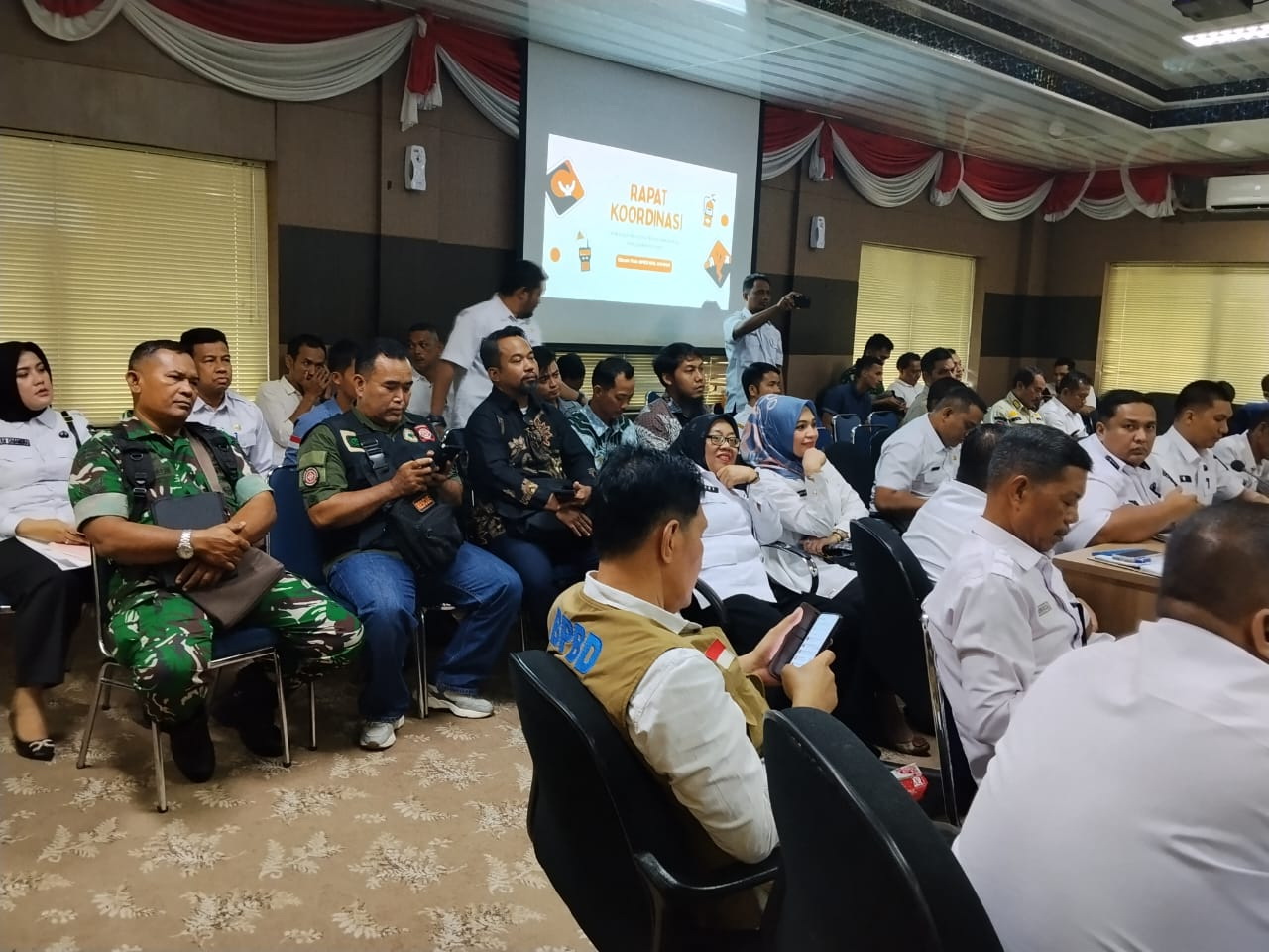 Selain pemerintahan, rapat ini dihadiri dinas terkait, perusahaan, dan sektor swasta.