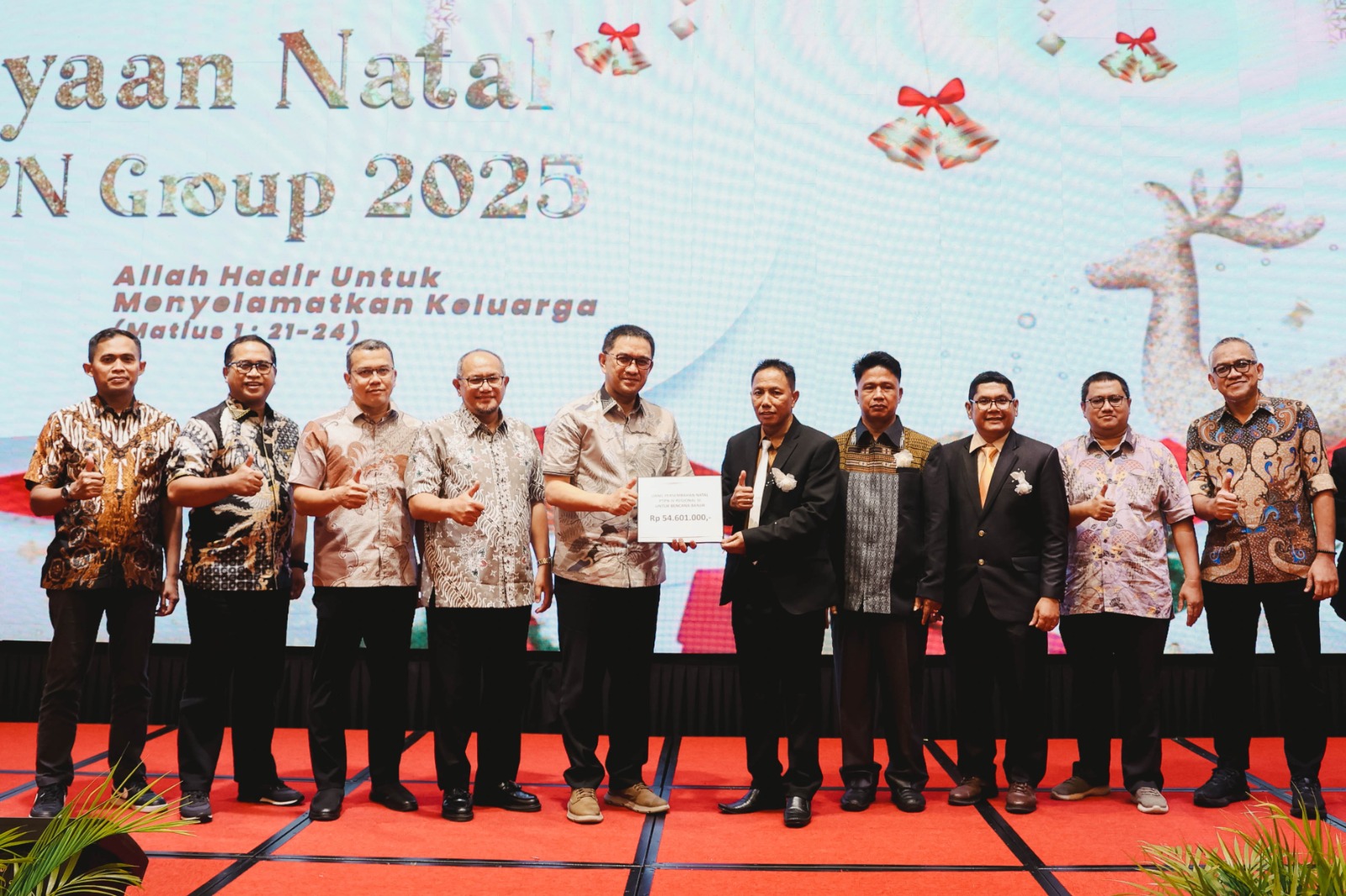 Karyawan Nasrani PTPN IV Regional III menyerahkan bantuan untuk korban bencana di Sumatera, beberapa waktu lalu.