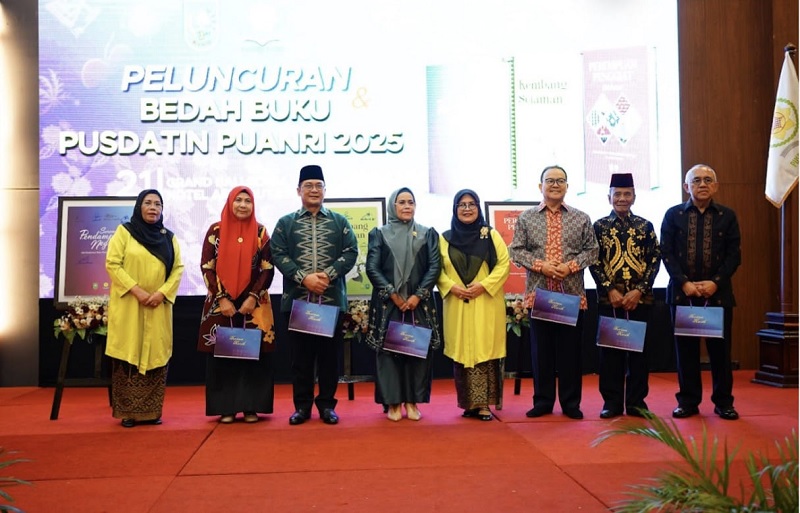 Pusdatin Puanri meluncurkan tiga buku sekaligus menggelar Rapat Kerja Tahun 2025, baru-baru ini di Hotel Aryaduta Pekanbaru.