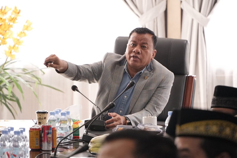 Bupati Kuansing Suhardiman Amby