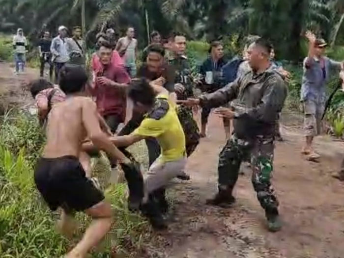 Kasus bentrok berdarah antar karyawan PT PAB dan PT SIS di kebun sawit di Jalan Lintas Raya Duri-Dumai, Kecamatan Bathin Solapan, Kabupaten Bengkalis beberapa waktu lalu.