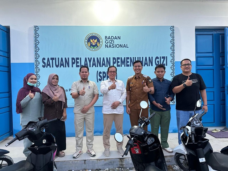 Anggota DPRD Riau Edi Basri saat mengunjungi SPPG Desa Pulau Sarak, Kampar, Senin (29/12/2025).