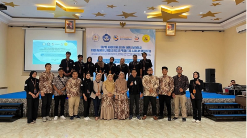 Implementasi EcoCycle Berbasis IoT-AI di Kabupaten Pacitan menjadi wujud nyata penerapan hasil penelitian ke dalam solusi aplikatif di lapangan.