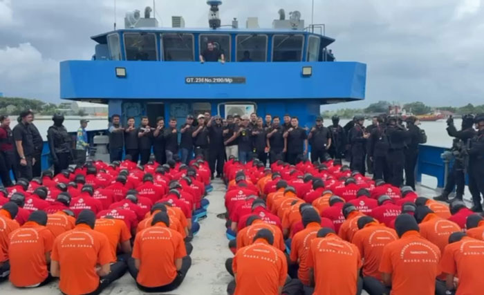 Sebanyak 130 napi dari Riau dan Jambi merupakan rombongan napi terakhir yang dikirim ke Lapas Nusakambangan pada akhir tahun ini.