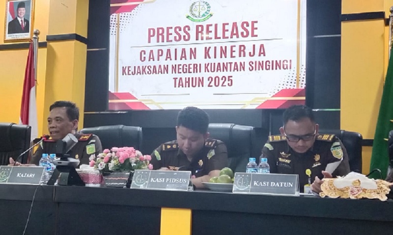 Kajari Kuansing, Mohammad Harun Sunadi SE SH MH memaparkan capaian yang telah dilakukan sepanjang 2025.