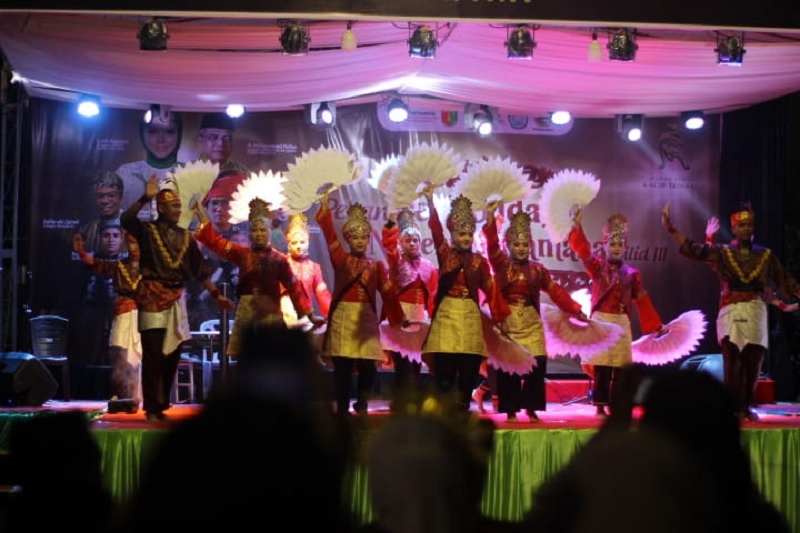 Pekan Seni Budaya Negeri Laksamana Jilid III yang digelar Rumah Budaya Kacip Tembaga Sungai Pakning berlangsung spektakuler dan meninggalkan kesan mendalam bagi masyarakat, Senin (29/12/2025) malam.