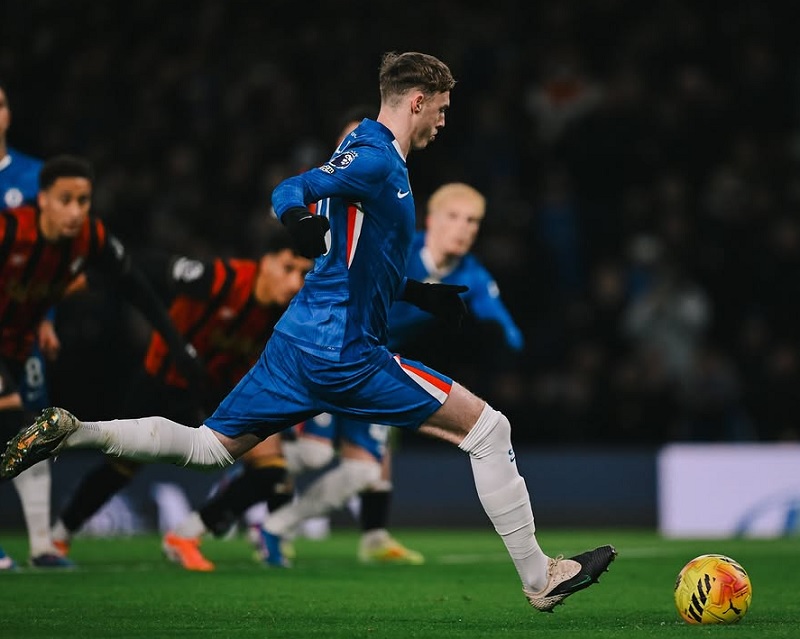 Cole Palmer mencetak gol Chelsea melalui titik penalti saat ditahan imbang Bournemouth 2-2 dalam lanjutan Liga Premier Inggris di Stamord Bridege.