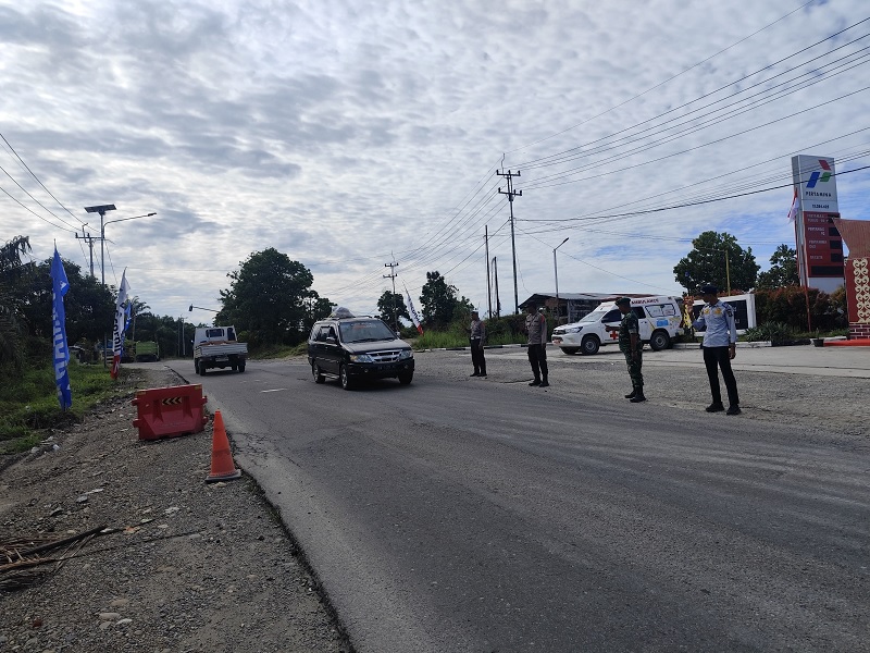 Arus lalu lintas dari arah Provinsi Riau menuju Sumatera Barat (Sumbar) maupun sebaliknya yang melintasi jalan lintas Kabupaten Kampar mengalami peningkatan seiring libur panjang.