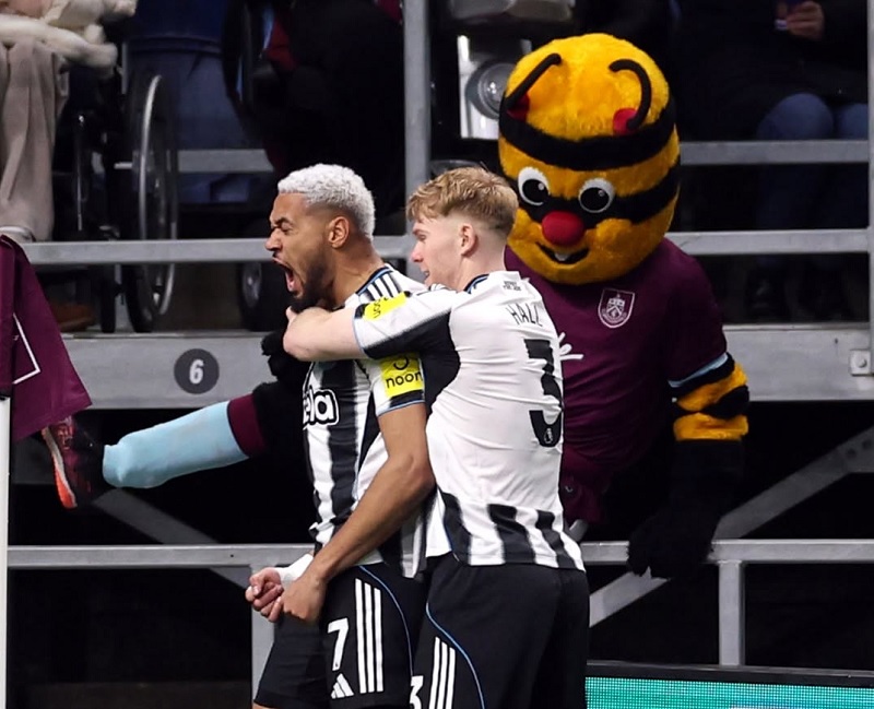 Joelinton mencetak gol pertamanya dalam 365 hari untuk membawa Newcastle unggul hanya dalam 65 detik saat mengalahkan tuan rumah Bounemouth 3-1.