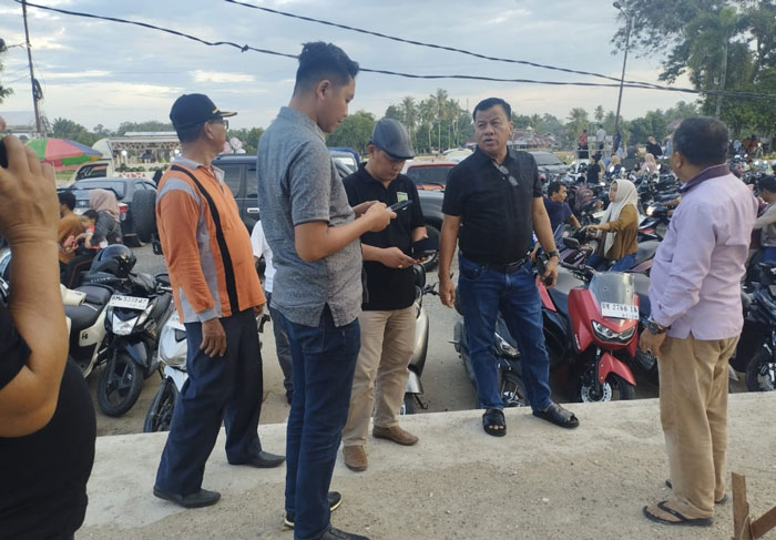 Bupati Kuansing H Suhardiman Amby meninjau Tepian Narosa Teluk Kuantan yang akan menjadi arena perpacuan peringatan HAB Kemenag tingkat Provinsi Riau, Kamis (1/1/2026) sore.