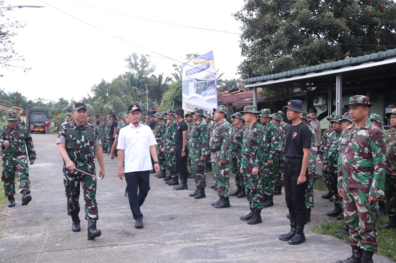 Danrem 031/Wira Bima Brigjen TNI Jarot Suprihanto mengapresiasi Wali Kota Pekanbaru Agung Nugroho atas pembangunan kembali rumah Anggota TNI korban kebakaran.