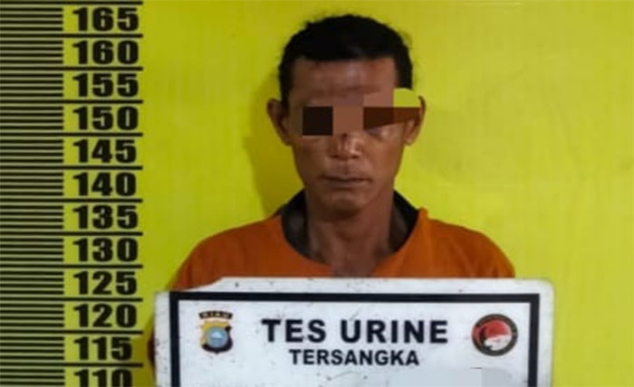 Polsek Siak Hulu mengamankan seorang pria berinisial CA (45), warga Desa Kubang Jaya, Kecamatan Siak Hulu, Kabupaten Kampar, Kamis (1/1/2026).