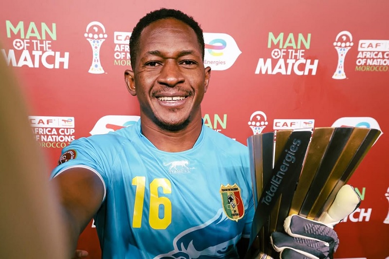 Kiper Djigui Diarra jadi pahlawan kemenangan Mali atas Tunisia lewat adu penalti dengan menyelamatkan tendangan Mohamed Ali Ben Romdhane dan Elias Achouri.