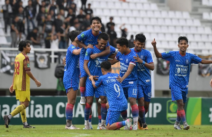 Selebrasi pemain PSPS Pekanbaru usai menaklukkan Sriwijaya FC dalam laga yang digelar di Stadion Gelora Sriwijaya Jakabaring, Ahad (4/1/2026) sore.